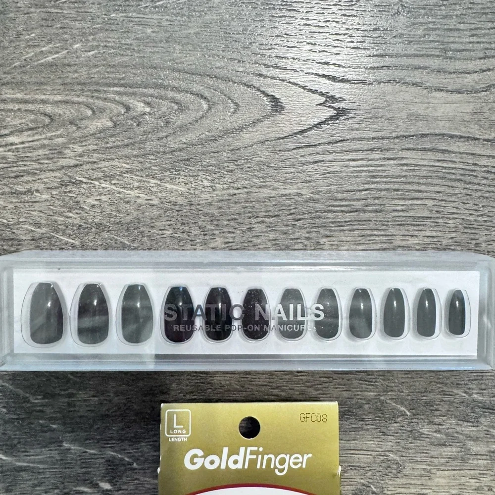 Set of 2‎ Artificial Nails NEW.
